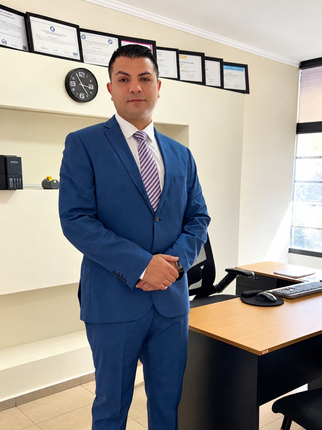 Daniel H. Garay en su oficina del estudio jurídico